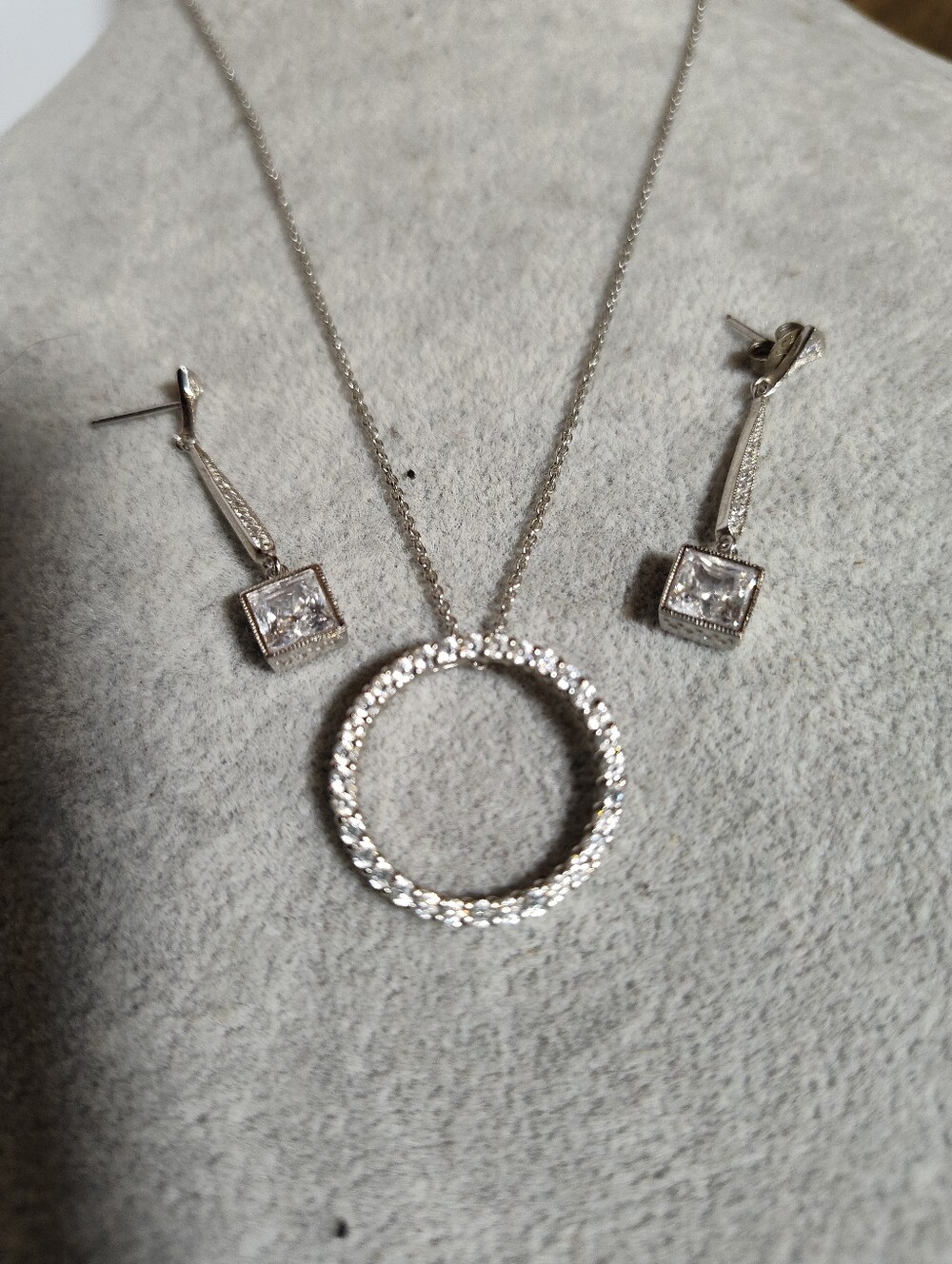 JCM 925 Circle Of Life CV Necklace & Drop Earrings 18", Pendant .8, Earrings 1.5